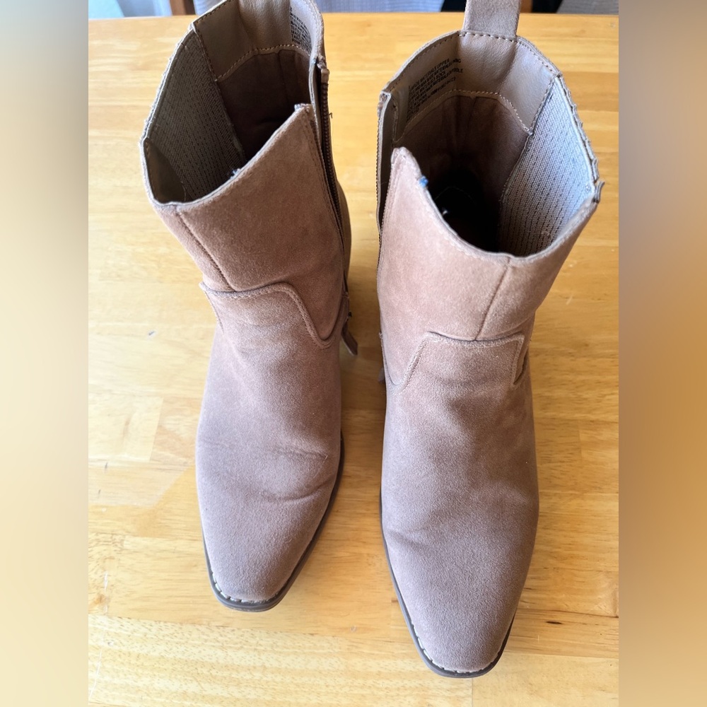 Universal Thread Taupe Suede Square Toe Ankle Boots Size 8 Western Style